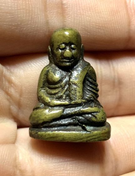 รูปหล่อหลวงพ่อเงินพิมพ์นิยม