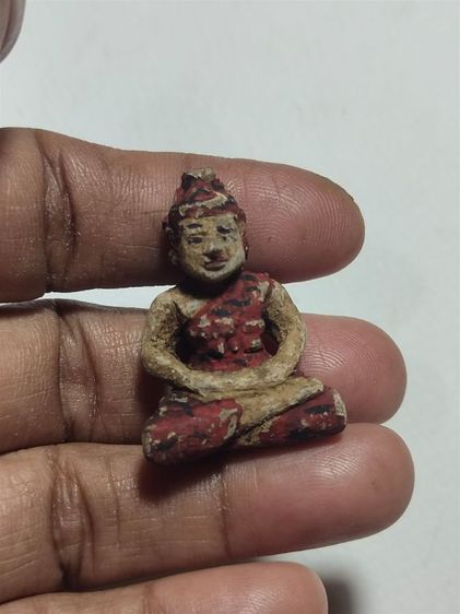 ฤาษีไม้แกะเก่าๆ