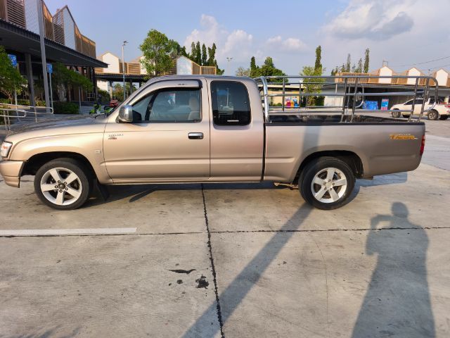 รถ Toyota Hilux Tiger D4D รุ่นย่อยอื่นๆ สี น้ำตาล