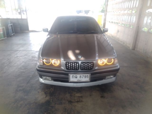 รถ BMW Series 3 328i สี เทา