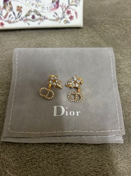 ต่างหู Dior 