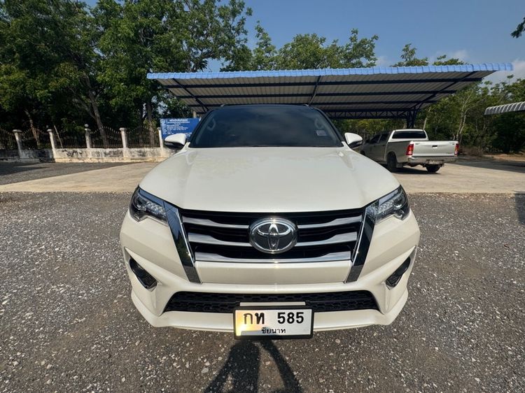 รถ Toyota Fortuner 2.8 V TRD Sportivo Black Top 4WD สี ขาว