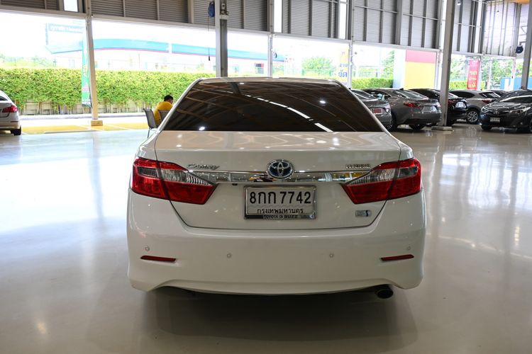 Toyota Camry 2013 2.5 Hybrid Sedan ไฮบริด ไม่ติดแก๊ส เกียร์อัตโนมัติ ขาว รูปที่ 2