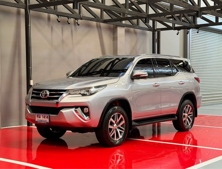 Toyota Fortuner 2017 2.4 V Utility-car ดีเซล ไม่ติดแก๊ส เกียร์อัตโนมัติ บรอนซ์เงิน รูปที่ 4