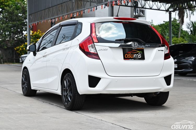 Honda Jazz 2016 1.5 V Plus i-VTEC Sedan เบนซิน ไม่ติดแก๊ส เกียร์อัตโนมัติ ขาว รูปที่ 3