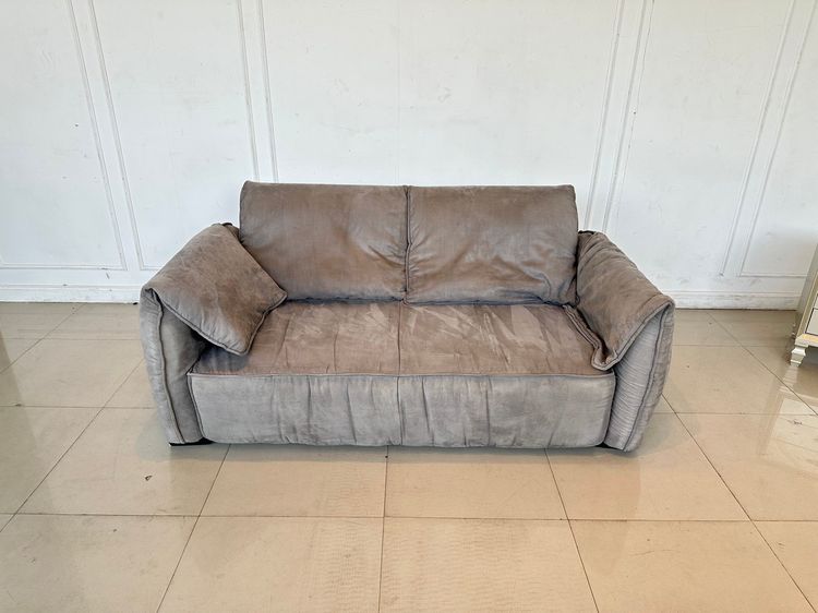 โซฟา 2 ที่นั่ง เบาะผ้ากำมะหยี่สีเทา โครงขาไม้จริง  รูปที่ 2