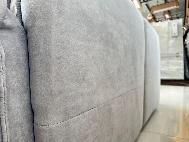 โซฟา 2 ที่นั่ง เบาะผ้ากำมะหยี่สีเทา โครงขาไม้จริง  รูปที่ 6