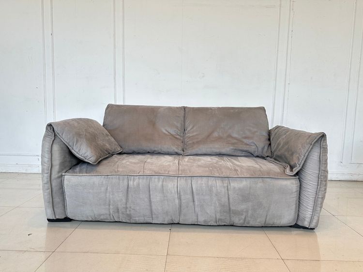 โซฟา 2 ที่นั่ง เบาะผ้ากำมะหยี่สีเทา โครงขาไม้จริง 