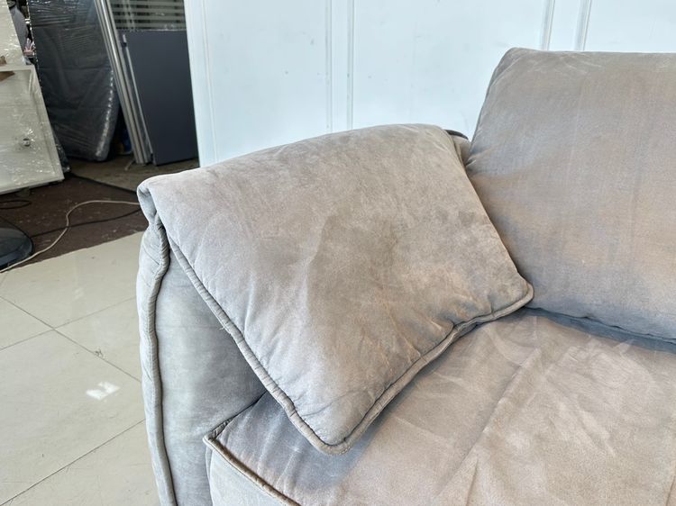 โซฟา 2 ที่นั่ง เบาะผ้ากำมะหยี่สีเทา โครงขาไม้จริง  รูปที่ 9