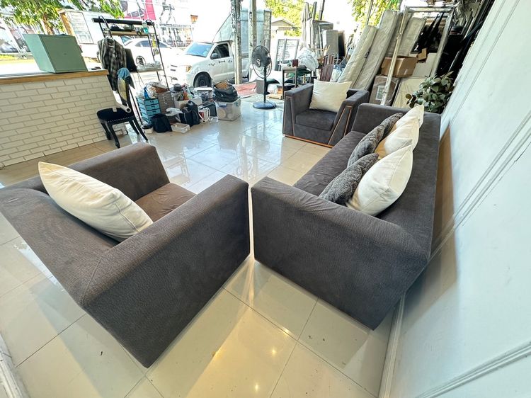 ชุดโซฟารับแขก เบาะผ้าสีเทา ขอบสแตนเลสสีโรสโกลด์ รูปที่ 4