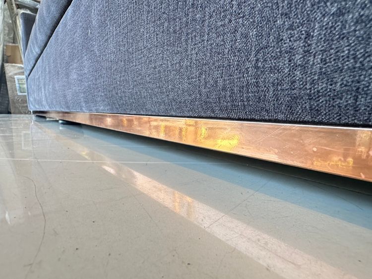 ชุดโซฟารับแขก เบาะผ้าสีเทา ขอบสแตนเลสสีโรสโกลด์ รูปที่ 14