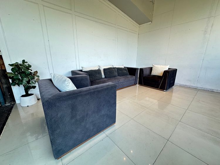 ชุดโซฟารับแขก เบาะผ้าสีเทา ขอบสแตนเลสสีโรสโกลด์ รูปที่ 2