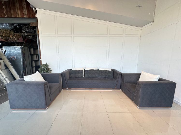 4 ที่นั่ง ชุดโซฟารับแขก เบาะผ้าสีเทา ขอบสแตนเลสสีโรสโกลด์