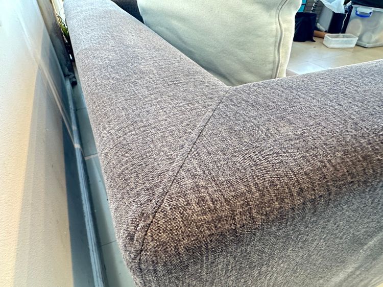 ชุดโซฟารับแขก เบาะผ้าสีเทา ขอบสแตนเลสสีโรสโกลด์ รูปที่ 18