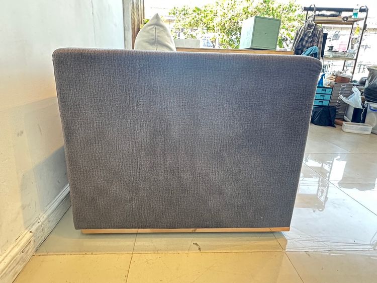 ชุดโซฟารับแขก เบาะผ้าสีเทา ขอบสแตนเลสสีโรสโกลด์ รูปที่ 17