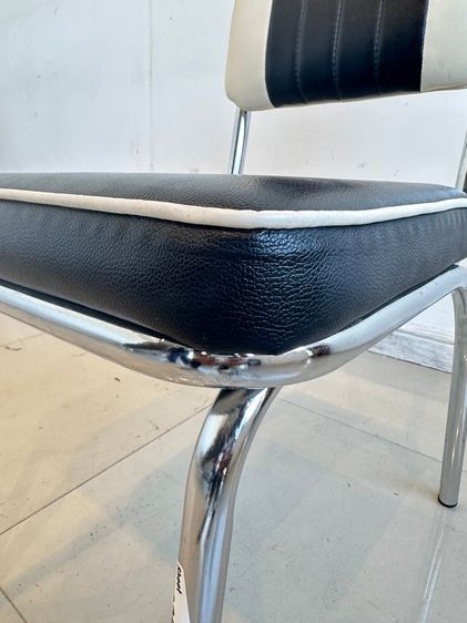 เก้าอี้ เบาะหนัง PU สีดำ พิงหลังสีดำ-ขาว โครงขาเหล็ก รูปที่ 8