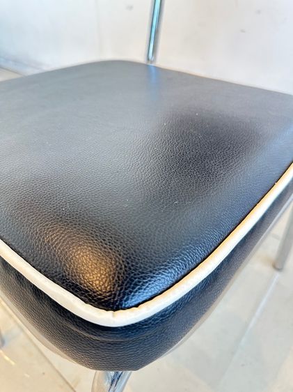 เก้าอี้ เบาะหนัง PU สีดำ พิงหลังสีดำ-ขาว โครงขาเหล็ก รูปที่ 7