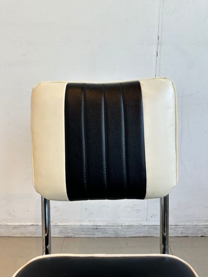 เก้าอี้ เบาะหนัง PU สีดำ พิงหลังสีดำ-ขาว โครงขาเหล็ก รูปที่ 5
