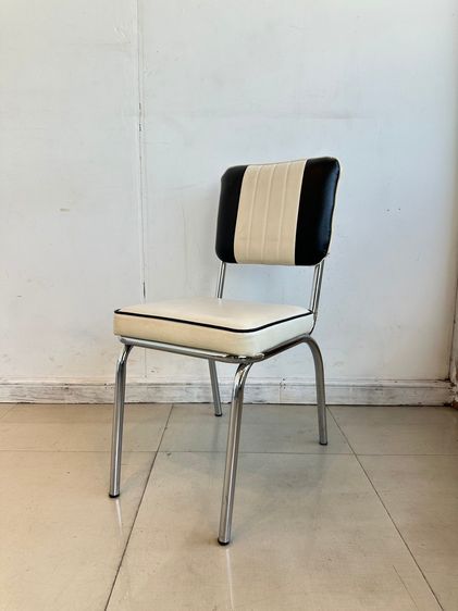 เก้าอี้ตั้งข้างห้อง/เก้าอี้โต๊ะอาหาร หนังเทียม เก้าอี้ เบาะหนัง PU สีขาว พิงหลังสีดำ-ขาว โครงขาเหล็ก