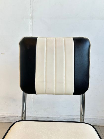 เก้าอี้ เบาะหนัง PU สีขาว พิงหลังสีดำ-ขาว โครงขาเหล็ก รูปที่ 5