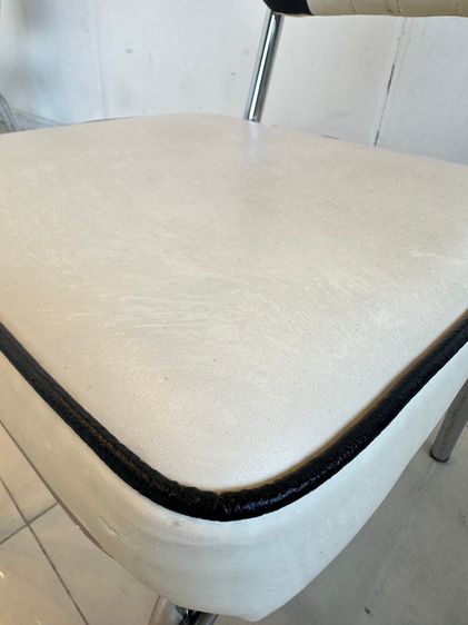 เก้าอี้ เบาะหนัง PU สีขาว พิงหลังสีดำ-ขาว โครงขาเหล็ก รูปที่ 7