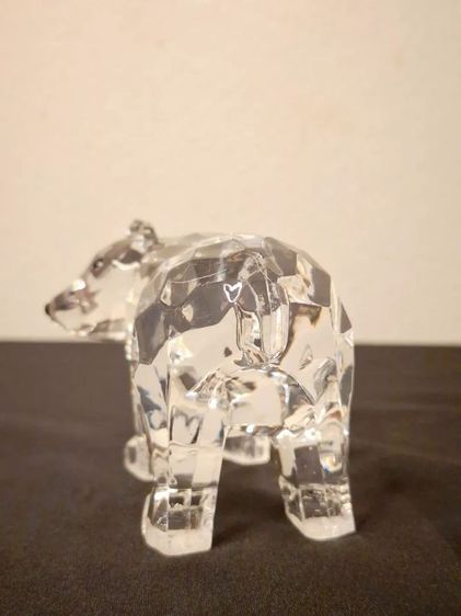 ฟิกเกอร์หมีขั้วโลกแก้วใส ชิ้นงานดีไซน์

ร่วมสมัยที่สะท้อนความใสบริสุทธิ์และความ

สง่างามได้อย่างยอดเยี่ยมครับ รูปที่ 4