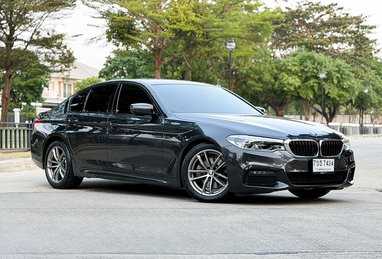 BMW Series 5 2022 520d Sedan ดีเซล ไม่ติดแก๊ส เกียร์อัตโนมัติ เทา รูปที่ 3