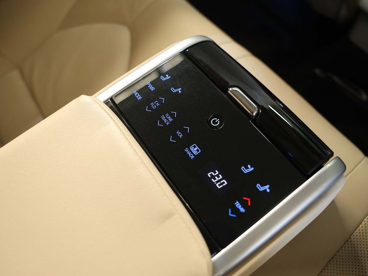 Toyota Camry 2019 2.5 Hybrid Premium Sedan ไฮบริด ไม่ติดแก๊ส เกียร์อัตโนมัติ ดำ รูปที่ 4