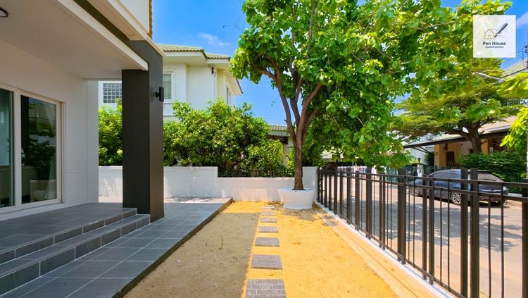 มีบางส่วน ขาย บ้านเดี่ยวทำเลดี พื้นที่กว้าง บ้านสวนร่มเกล้า สุวรรณภูมิ 4 ห้องนอน 2 ห้องน้ำ รีโนเวทใหม่ทั้งหลัง รูปที่ 2