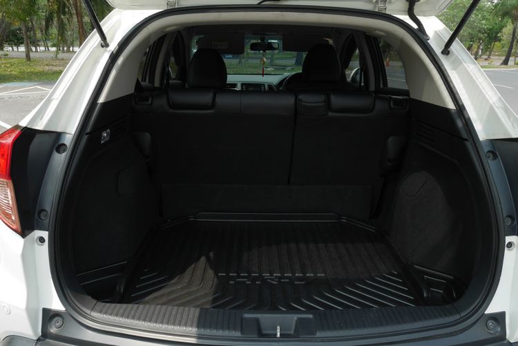 Honda HR-V 2014 1.8 S Sedan เบนซิน เกียร์อัตโนมัติ ขาว รูปที่ 2