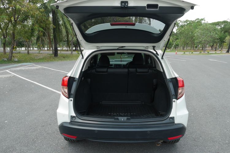 รถ Honda HR-V 1.8 S สี ขาว