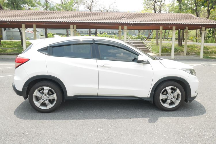 Honda HR-V 2014 1.8 S Sedan เบนซิน เกียร์อัตโนมัติ ขาว รูปที่ 4