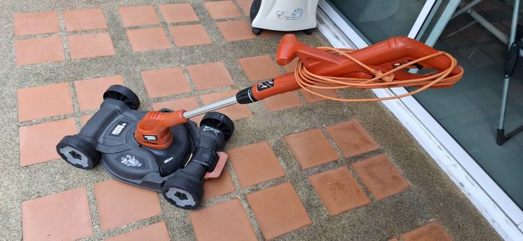 Black and Decker เครื่องเล็มหญ้าอเนกประสงค์ 3 in 1 รุ่น GL4525