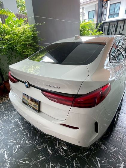 BMW Series 2 2021 220i Sedan เบนซิน ไม่ติดแก๊ส เกียร์อัตโนมัติ ขาว รูปที่ 2