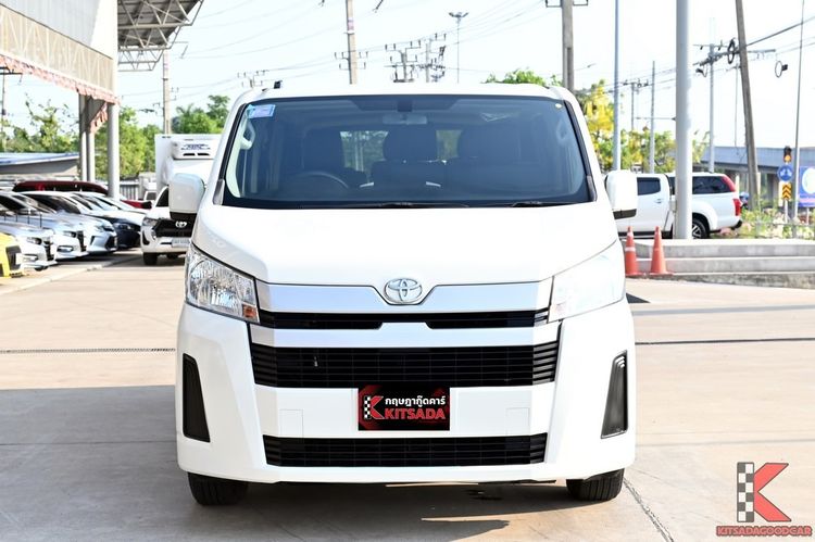 Toyota Hiace 2021 2.8 economy Van ดีเซล ไม่ติดแก๊ส เกียร์ธรรมดา ขาว รูปที่ 2