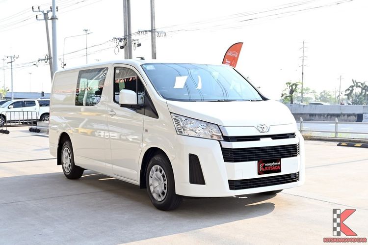 Toyota Hiace 2021 2.8 economy Van ดีเซล ไม่ติดแก๊ส เกียร์ธรรมดา ขาว