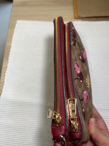 COACH กระเป๋าคล้องมือ รูปที่ 6