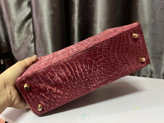 ขายรุ่นกล่อง หนังจระเข้นูบัค  ขนาด 8 นิ้ว ราคา 2850