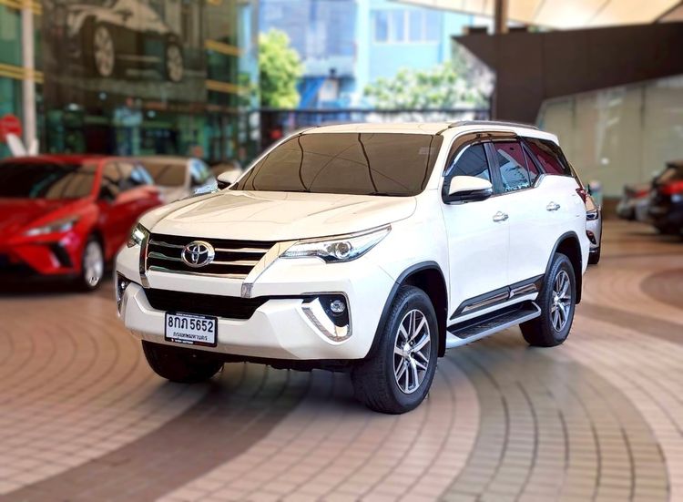 Toyota Fortuner 2018 2.8 TRD Sportivo Utility-car ดีเซล ไม่ติดแก๊ส เกียร์อัตโนมัติ ขาว