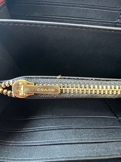 กระเป๋าสตางค์ Coach รุ่น Long Zip Around Wallet รูปที่ 4