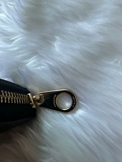 กระเป๋าสตางค์ Coach รุ่น Long Zip Around Wallet รูปที่ 3