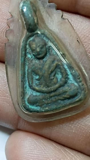 เหรียญจอบเล็กหลวงพ่อเงิน เลี่ยมเดิม ตามภาพ รูปที่ 5