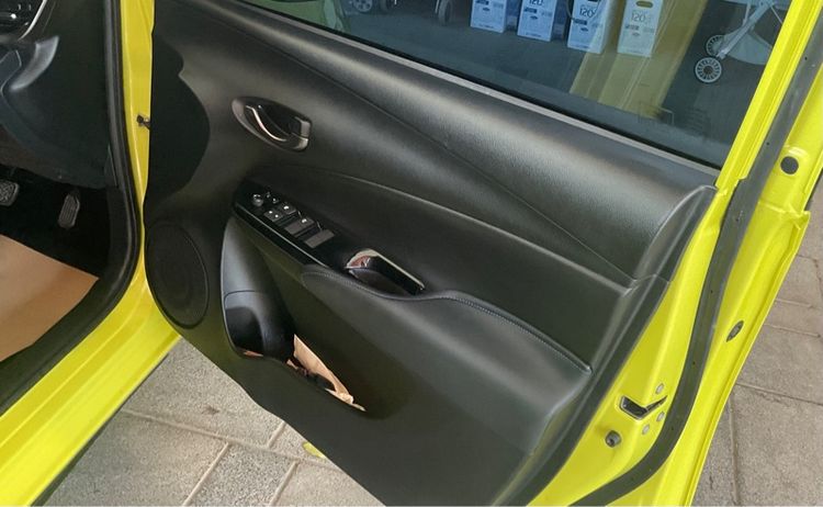 Toyota Yaris 2020 1.2 Sport Premium X Sedan เบนซิน เกียร์อัตโนมัติ เหลือง รูปที่ 4