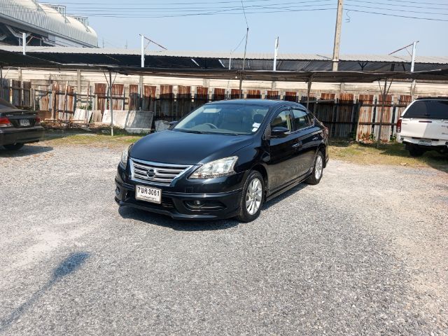 รถ Nissan Sylphy 1.8 V สี ดำ