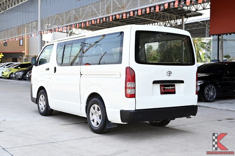 Toyota Hiace 2014 3.0 Economy Van ดีเซล ไม่ติดแก๊ส เกียร์ธรรมดา ขาว รูปที่ 3