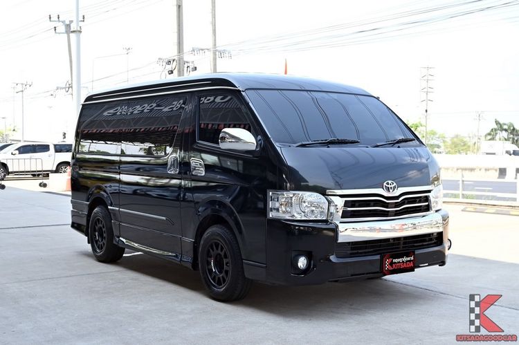 รถ Toyota Ventury 2.7 V สี ดำ