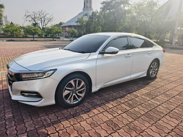 รถ Honda Accord 1.5 Turbo EL สี ขาว