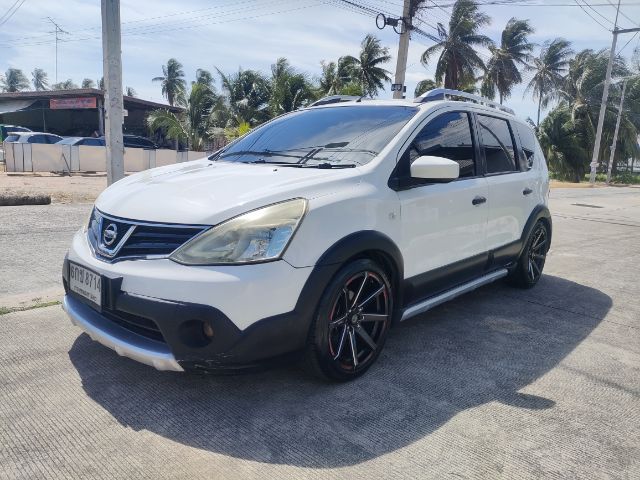 รถ Nissan Livina 1.6 V สี ขาว
