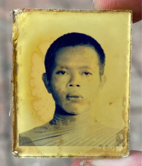 เหรียญหลวงพ่อคง ปี 2517 กับ ภาพถ่ายกรอบอัดกระจกหลวงพ่อคูณ( รับทั้งหมด2 องค์) รูปที่ 5