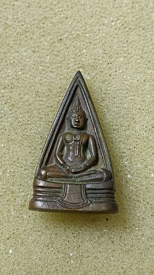 เหรียญหลวงพ่อโสธรสองหน้า พิมพ์นิยมเข่าจุด ปี 30 รูปที่ 3